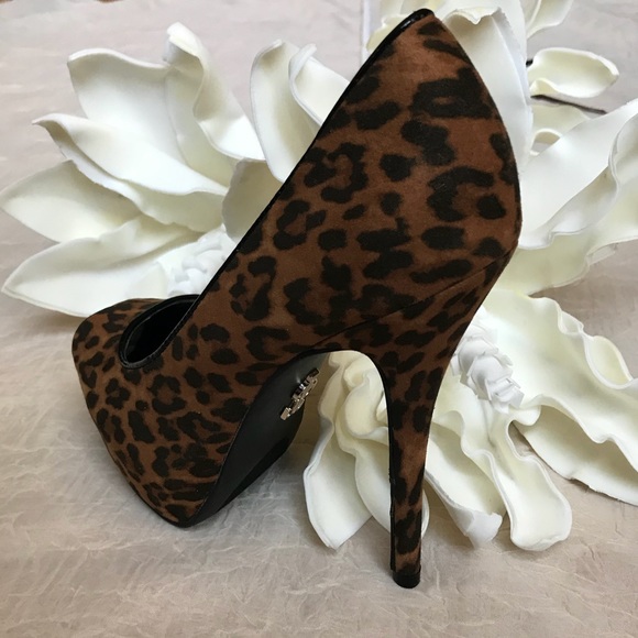 𝐉𝐄𝐍𝐍𝐈𝐅𝐄𝐑 𝐋𝐎𝐏𝐄𝐙 Peep-Toe Stiletto - Picture 8 of 12